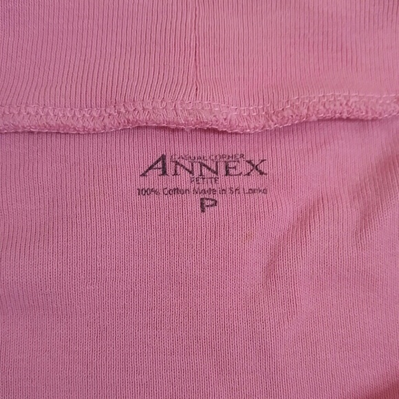 Pink v-neck half sleeve tee size P - Picture 2 of 2